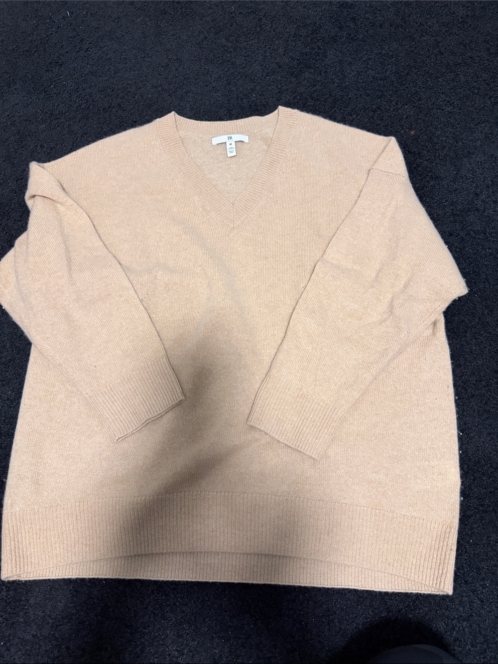 Cozy V-Neck cashmere Sweater in Light Beige